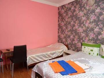 Фото номера Трехместный номер с балконом Гостиница Guest House Lara г. Адлер 3