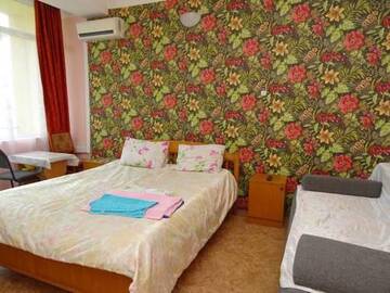 Фото номера Трехместный номер с балконом Гостиница Guest House Lara г. Адлер 5