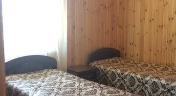 Фото номера Стандартный двухместный номер с 2 отдельными кроватями Гостиница Гостевой дом «Желтый» г. Адлер 4