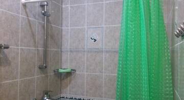 Фото номера Стандартный семейный номер Гостиница Guest House Kirova 42 г. Адлер 10