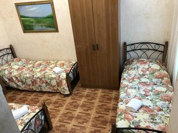 Фото номера Четырехместный номер с балконом Гостиница Гостевой дом Спутник г. Адлер 3