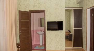 Фото номера Двухместный номер с 2 отдельными кроватями и балконом Гостиница Guest House Кameta г. Адлер 5