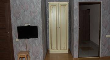 Фото номера Трехместный номер &quot;Комфорт&quot; с душем Гостиница Guest House Кameta г. Адлер 5