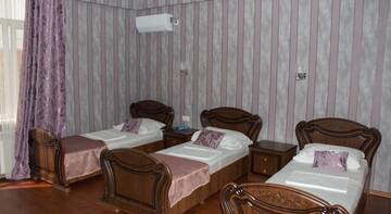 Фото номера Трехместный номер &quot;Комфорт&quot; с душем Гостиница Guest House Кameta г. Адлер 3
