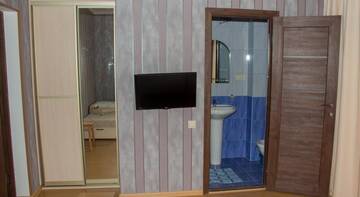 Фото номера Стандартный четырехместный номер Гостиница Guest House Кameta г. Адлер 4