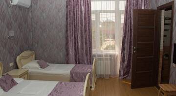 Фото номера Стандартный четырехместный номер Гостиница Guest House Кameta г. Адлер 5