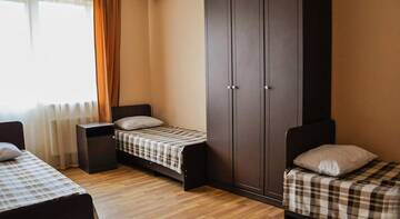 Фото номера Стандартный трехместный номер Гостевой дом Наш Дом г. Адлер 4