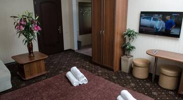 Фото номера Двухместный номер с 1 кроватью или 2 отдельными кроватями Гостиница Гранат г. Адлер 3