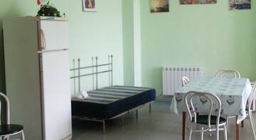 Фото номера Трехместный номер с общим туалетом Гостиница Гостевой дом «На Белых акаций» г. Адлер 4