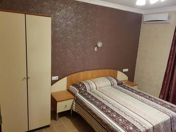 Фото номера Двухместный номер с 1 кроватью и балконом Мини-отель  Версаль г. Адлер 2