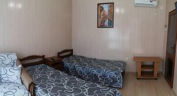 Фото номера Трехместный номер &amp;quot;Комфорт&amp;quot;  Гостевой дом Guest House Ksenia г. Адлер 2