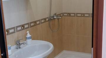 Фото номера Трехместный номер &amp;quot;Комфорт&amp;quot;  Гостевой дом Guest House Ksenia г. Адлер 5