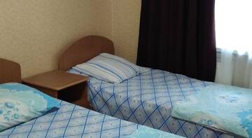 Фото номера Трехместный номер эконом-класса с общей ванной комнатой Гостевой дом Viktoria г. Адлер 2