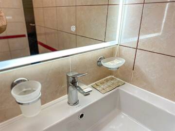 Фото номера Стандартный номер с одной двуспальной кроватью Гостевой дом Долина г. Адлер 6