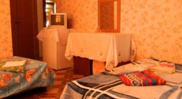 Фото номера Стандартный четырехместный номер Гостиница Гостевой дом «Камо» г. Адлер 3