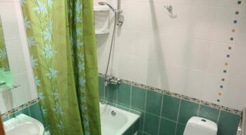 Фото номера Трехместный номер с общей ванной комнатой Гостиница Guest House Sarissa г. Адлер 13