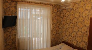 Фото номера Трехместный номер с общей ванной комнатой Гостиница Guest House Sarissa г. Адлер 10