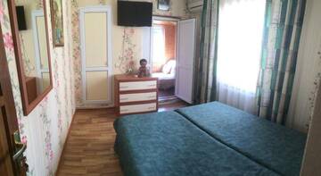 Фото номера Семейный номер с душем Гостиница Гостевой дом Офелия г. Адлер 4