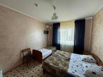 Фото номера Четырехместный семейный номер эконом-класса Гостевой дом Симфония г. Адлер 3