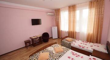 Фото номера Трехместный номер с балконом Гостиница Guest house Na Figurnoy 51 г. Адлер 5