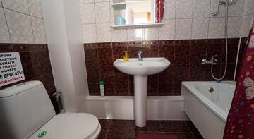 Фото номера Трехместный номер с балконом Гостиница Guest house Na Figurnoy 51 г. Адлер 6