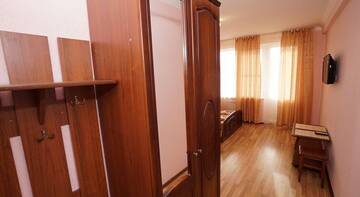 Фото номера Трехместный номер с балконом Гостиница Guest house Na Figurnoy 51 г. Адлер 12