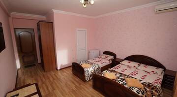 Фото номера Трехместный номер с балконом Гостиница Guest house Na Figurnoy 51 г. Адлер 11