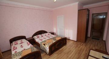 Фото номера Трехместный номер с балконом Гостиница Guest house Na Figurnoy 51 г. Адлер 3