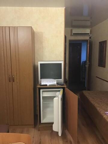 Фото номера Трехместный номер с собственной ванной комнатой Гостиница Гостевой Дом Юг г. Адлер 2