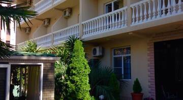 Фото номера Люкс с балконом Гостиница Guest house on Demokraticheskaya 62a г. Адлер 16
