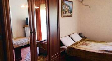Фото номера Люкс с балконом Гостиница Guest house on Demokraticheskaya 62a г. Адлер 10