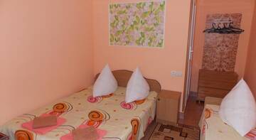 Фото номера Трехместный номер -люкс Гостиница Guest House Omichka г. Адлер 3