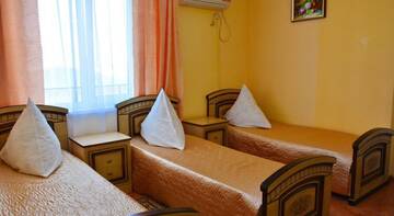 Фото номера Трехместный номер -люкс Гостиница Guest House Omichka г. Адлер 4