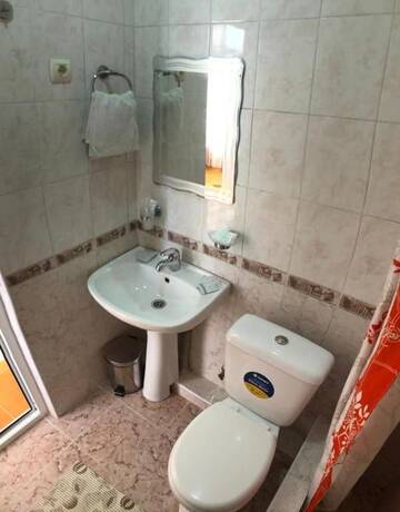 Фото номера Стандартный двухместный номер с 1 кроватью или 2 отдельными кроватями Гостевой дом Домик на Акациях г. Адлер 32
