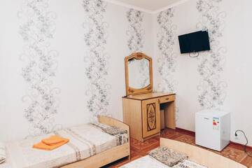 Фото номера Двухместный номер с 2 отдельными кроватями Гостиница Версаль 2 г. Адлер 10