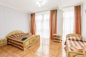 Фото номера Роскошный трехместный номер Гостиница Версаль 2 г. Адлер 41