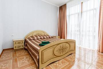 Фото номера Роскошный трехместный номер Гостиница Версаль 2 г. Адлер 12