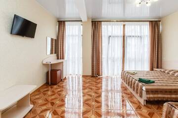 Фото номера Роскошный трехместный номер Гостиница Версаль 2 г. Адлер 11