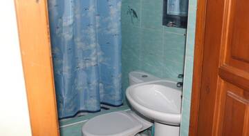 Фото номера Стандартный трехместный номер Гостиница Guest House U Dyadi Vani г. Адлер 4