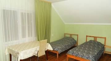 Фото номера Четырехместный номер с балконом Гостиница Kuybisheva 36 г. Адлер 2