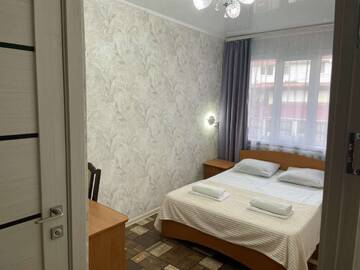 Фото номера Улучшенный 4-х местный двухкомнатный номер без балкона. Гостиница Гостевой Дом Лазурный Бриз г. Адлер 15