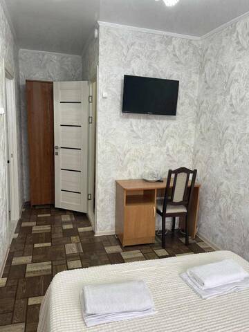 Фото номера Улучшенный 4-х местный двухкомнатный номер без балкона. Гостиница Гостевой Дом Лазурный Бриз г. Адлер 20