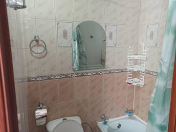 Фото номера Небольшой 2-х местный номер с 2 раздел. кроватями. Гостиница Гостевой Дом Лазурный Бриз г. Адлер 6