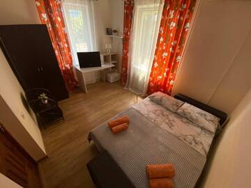 Фото номера Коттедж, 6 комнат, от 1 до 20 гостей, двуспальная кровать, балкон Гостевой дом ФордеВинд г. Адлер 11