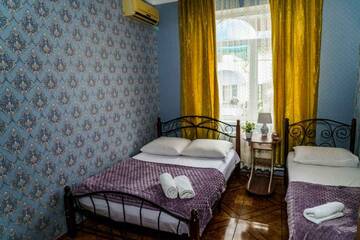Фото номера Комфорт трехместный Гостиница Sun city г. Адлер 2