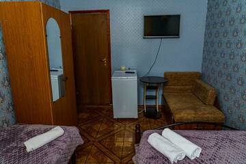 Фото номера Комфорт трехместный Гостиница Sun city г. Адлер 3