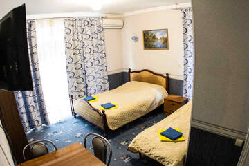 Фото номера Стандарт 3-местный большой Гостевой дом SV-Hotel г. Адлер 4
