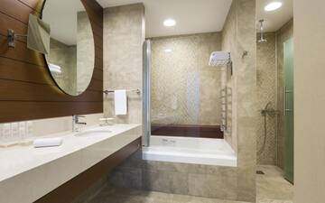 Фото номера Люкс Гостиница Radisson Blu Resort &amp; Congress Centre 5* г. Адлер 5