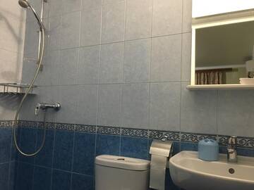 Фото номера Трехместный номер с балконом Гостиница Гостевой Дом Антонина г. Адлер 3
