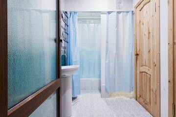 Фото номера  Спальное место на двухъярусной кровати в общем номере для женщин Гостиница АДЛЕРСОН хостел г. Адлер 12